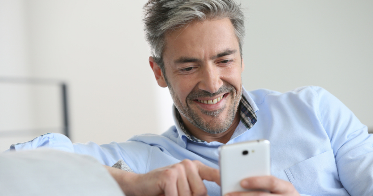 Man buying hair online from his phone instead of going to a hair studio