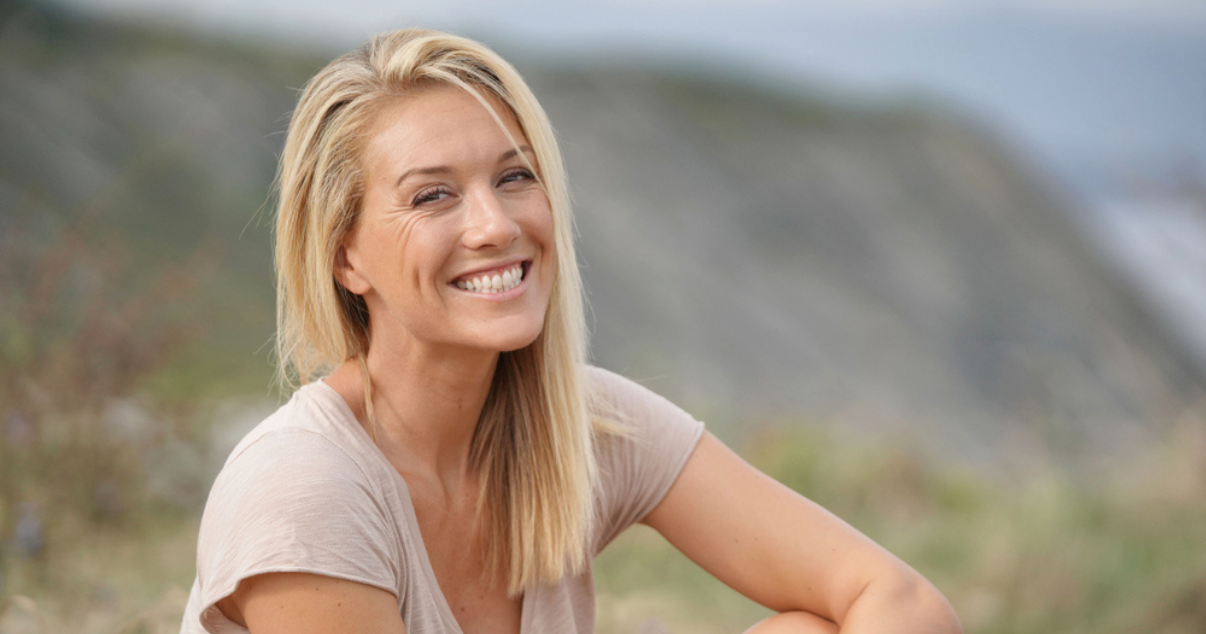 Middle age woman with wig outside