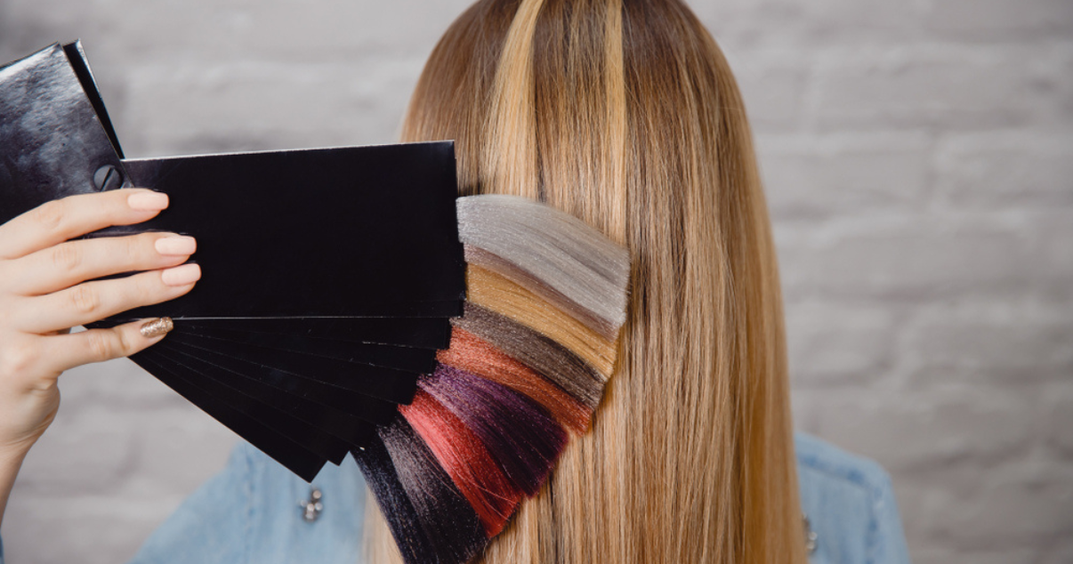 Women choosing her wig color